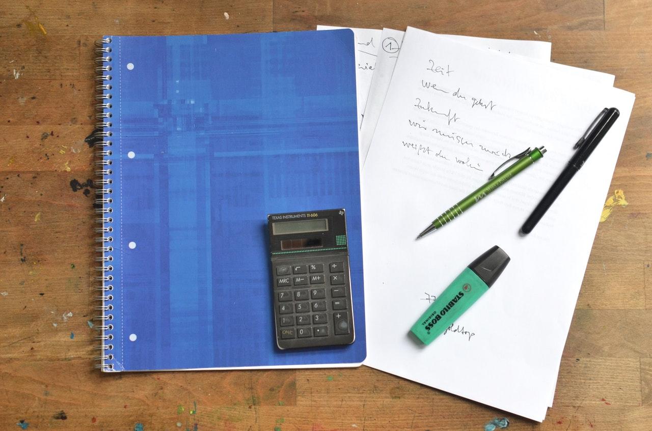 materiais e calculadora