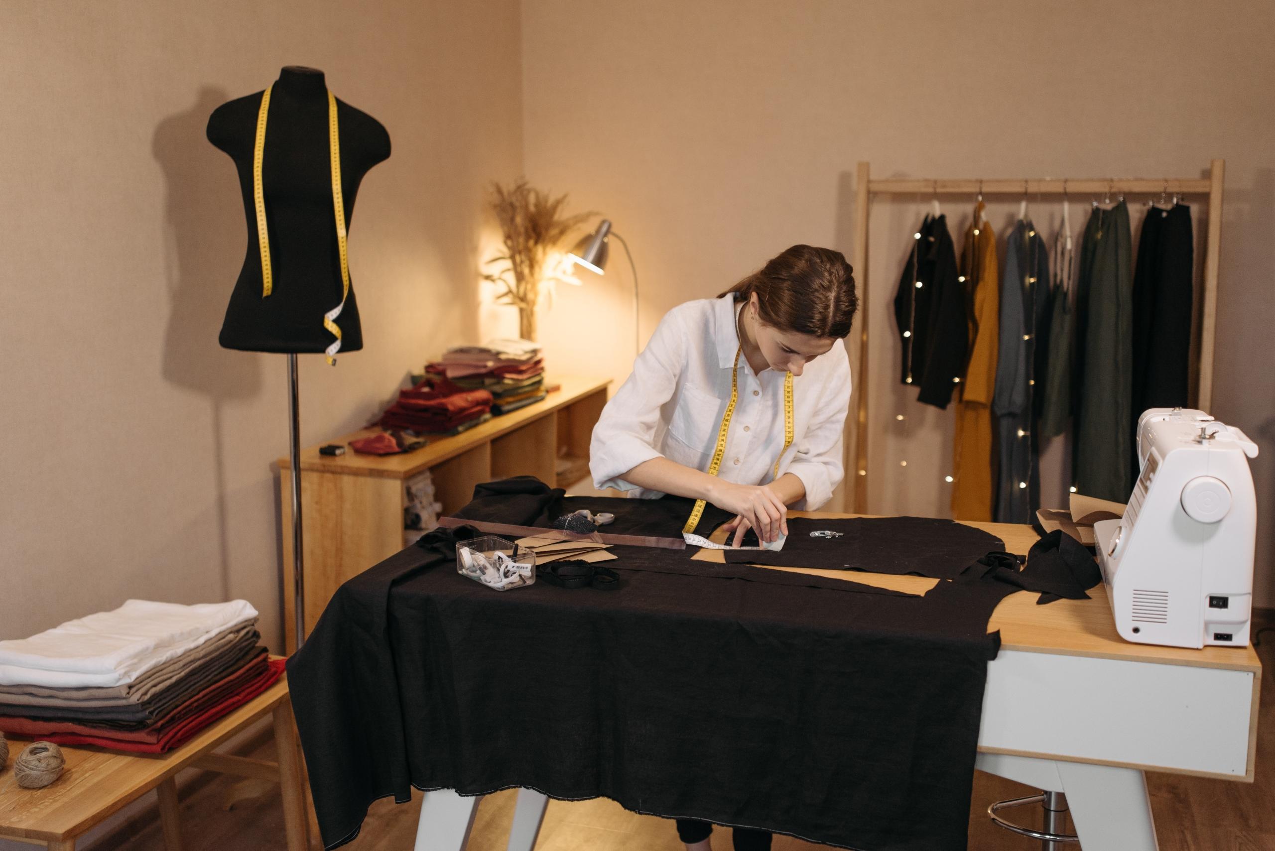 costureira em atelier