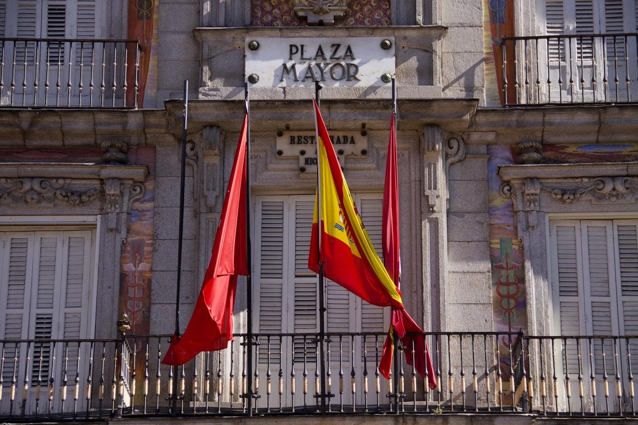 bandeira em varanda