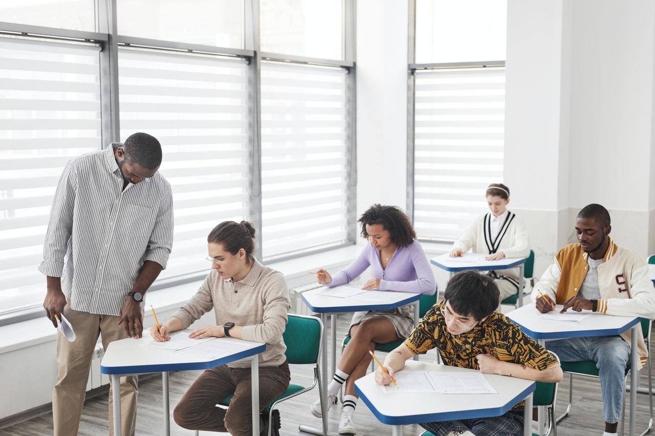 alunos na aula
