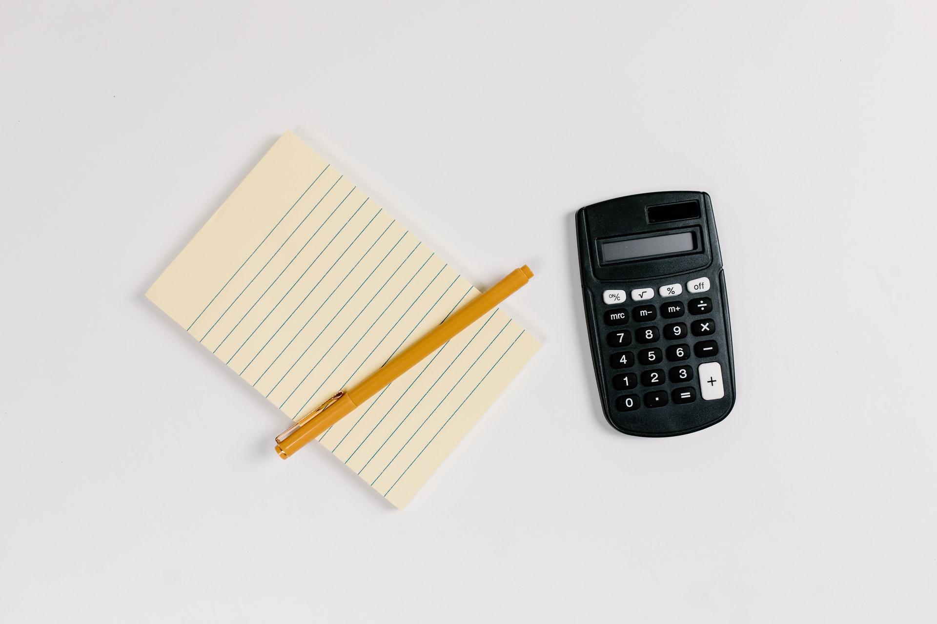 caderno e calculadora