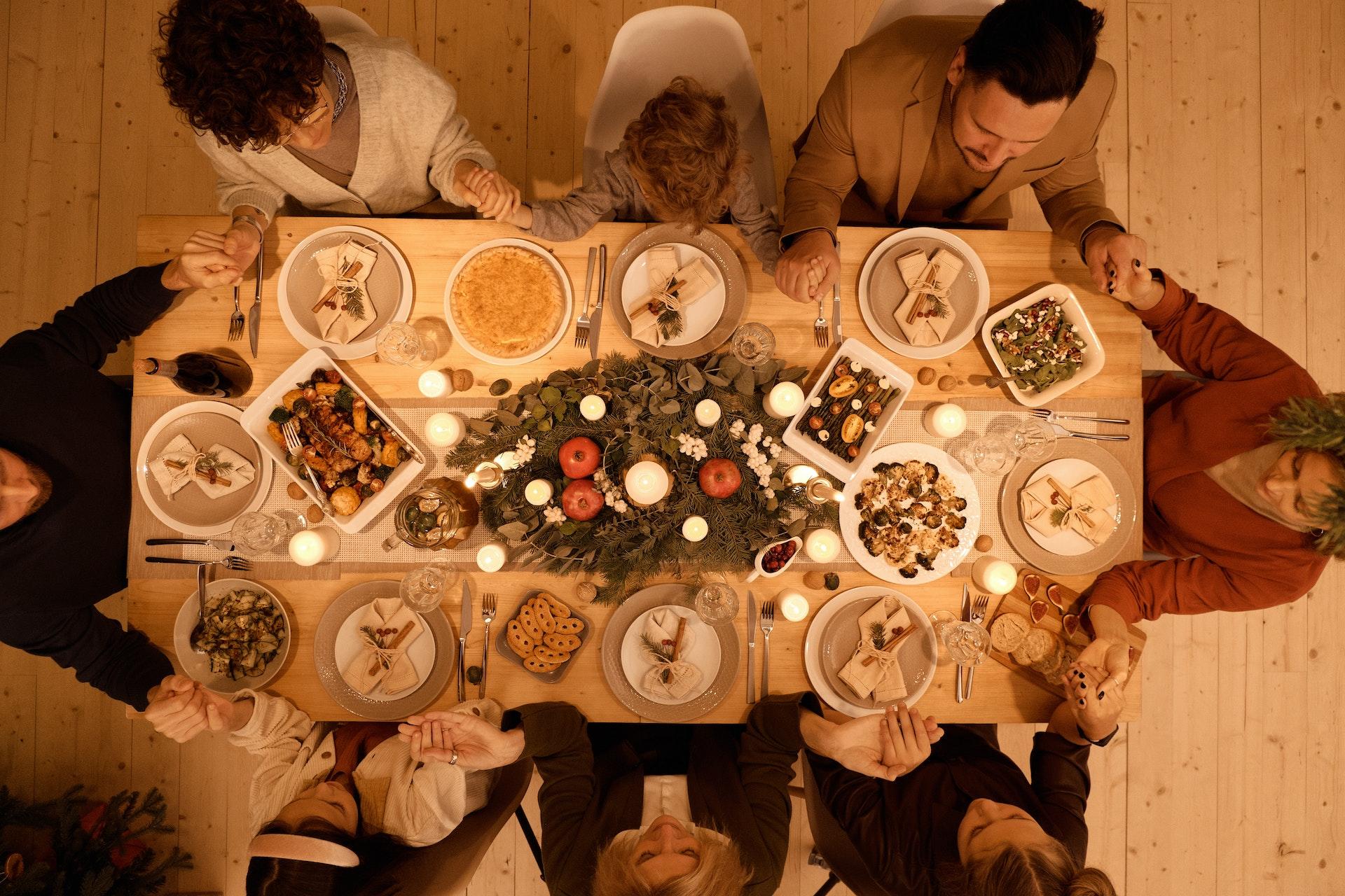 familia a mesa de natal