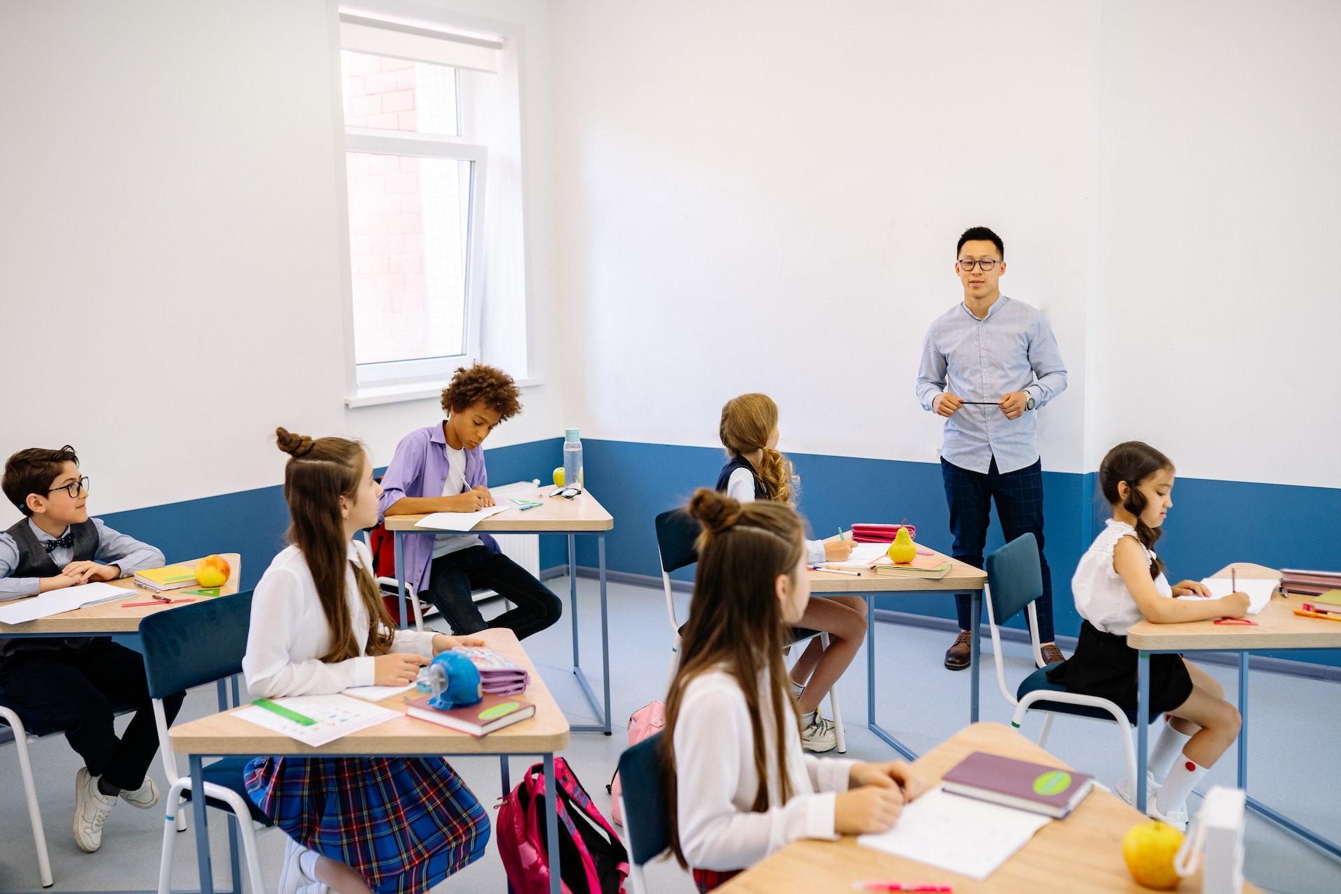sala de aula com alunos