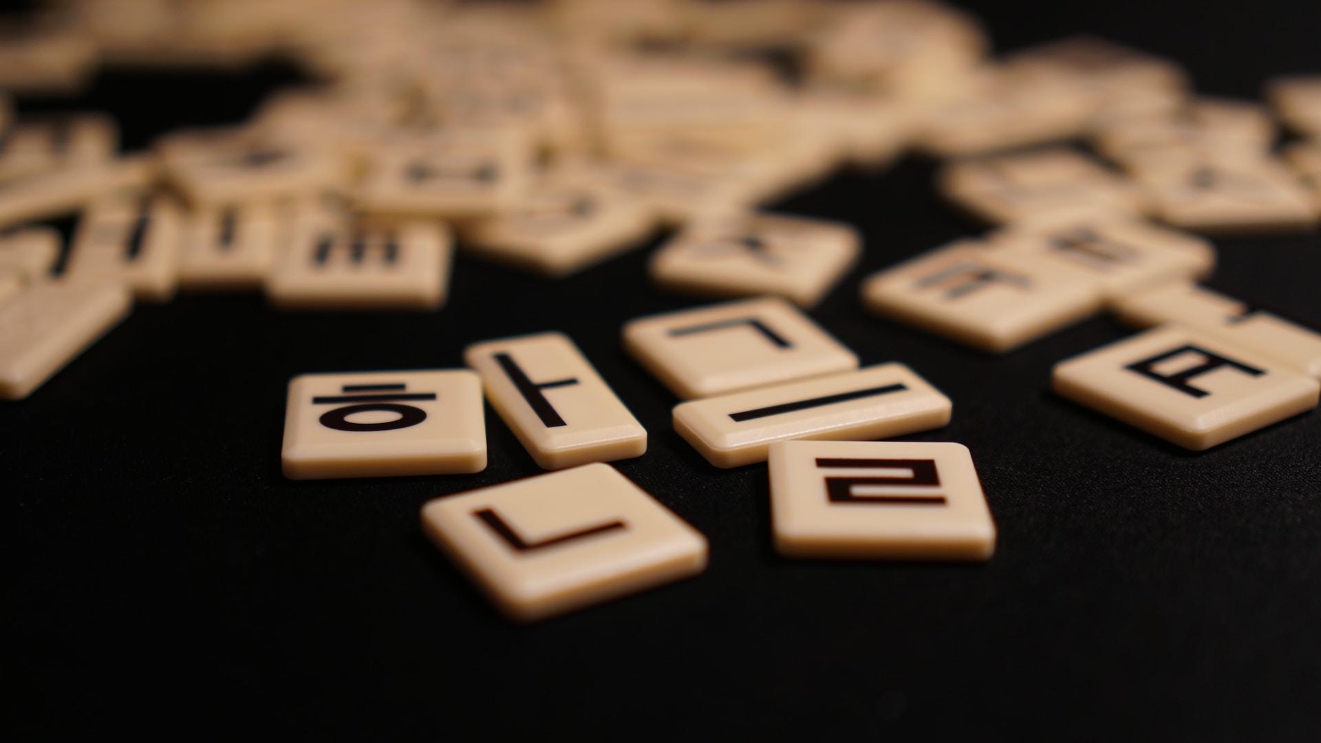 fichas com letras coreanas