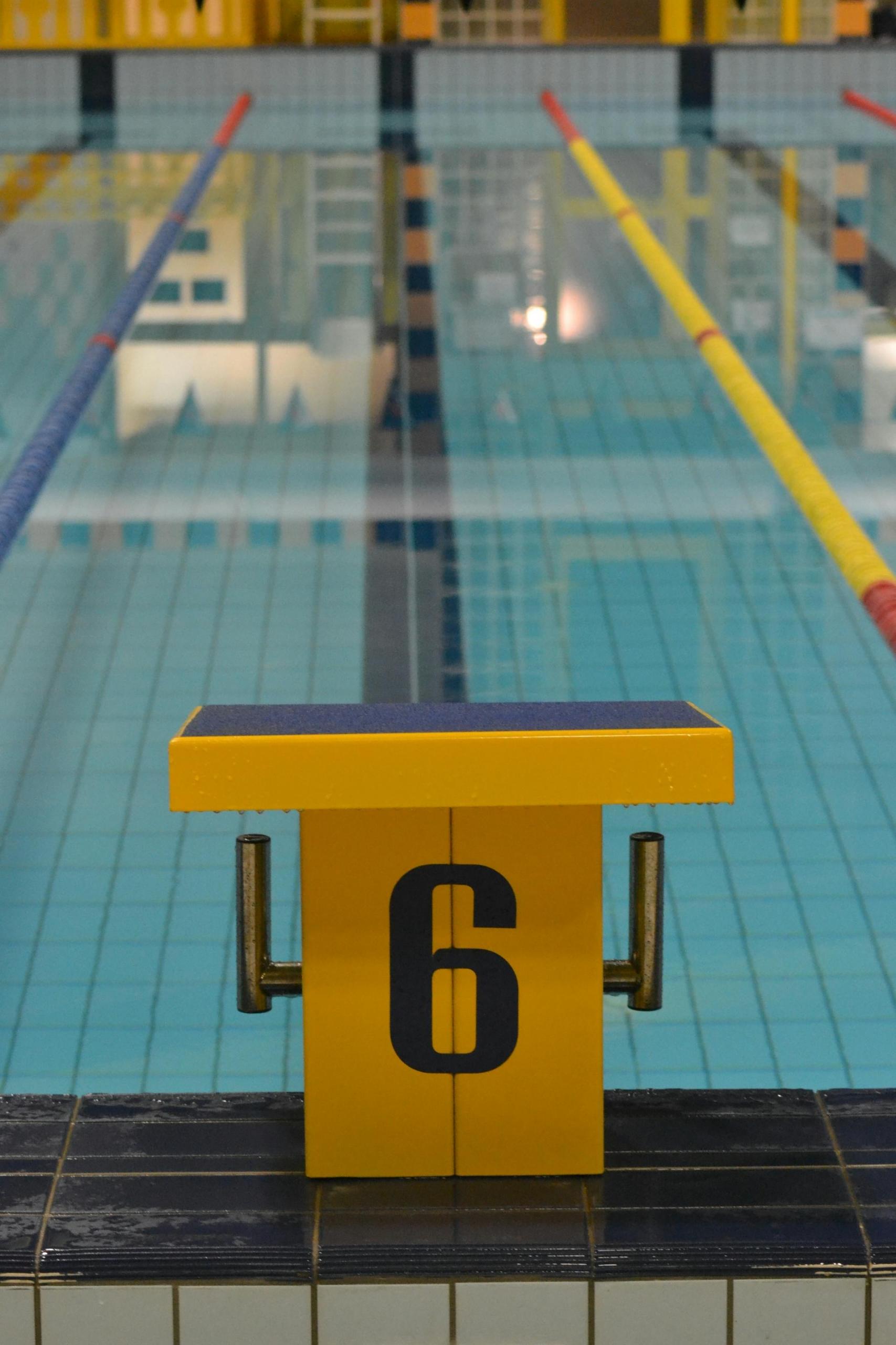 pista de natação em piscina