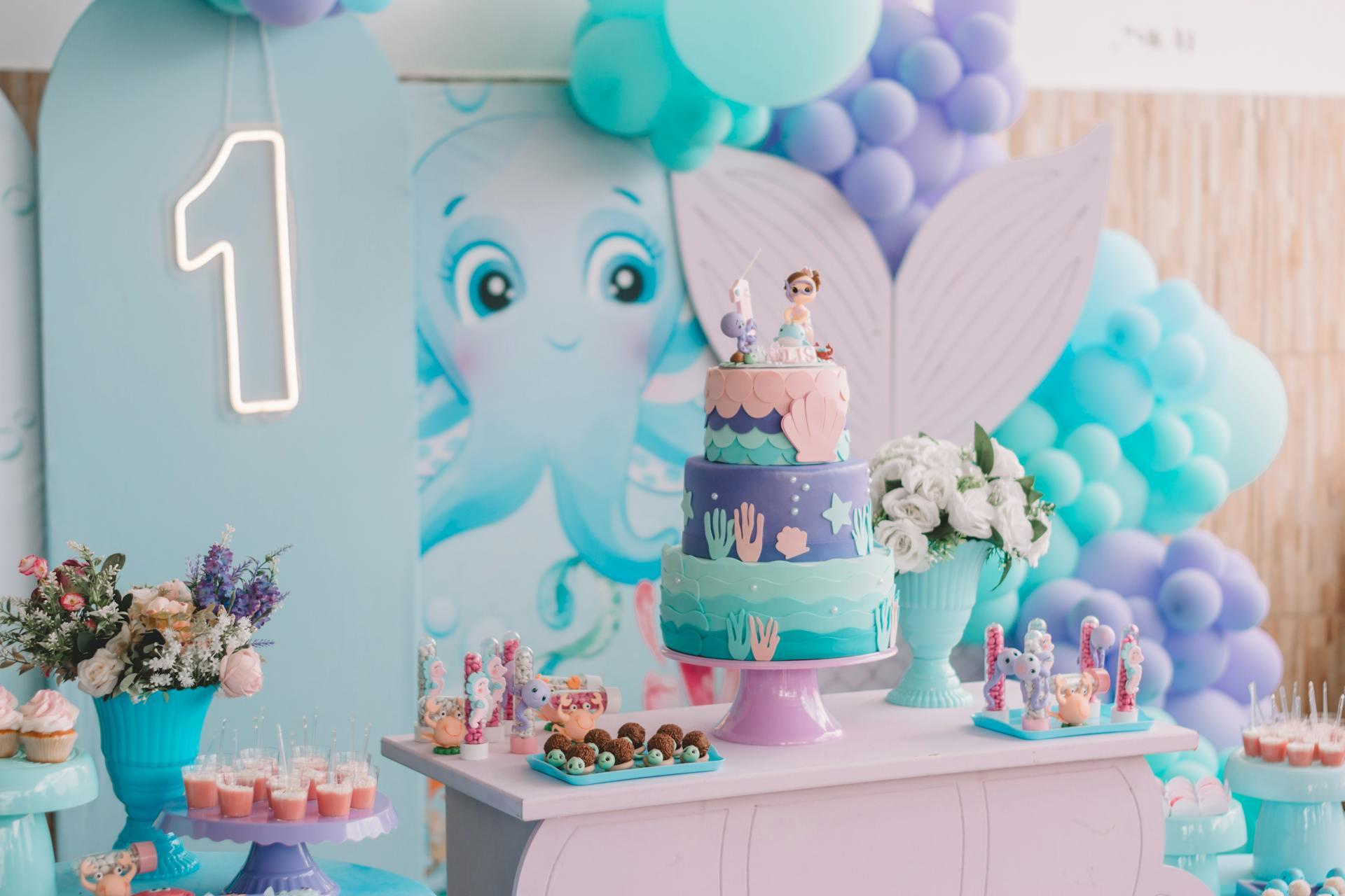 mesa de festa de aniversário com 