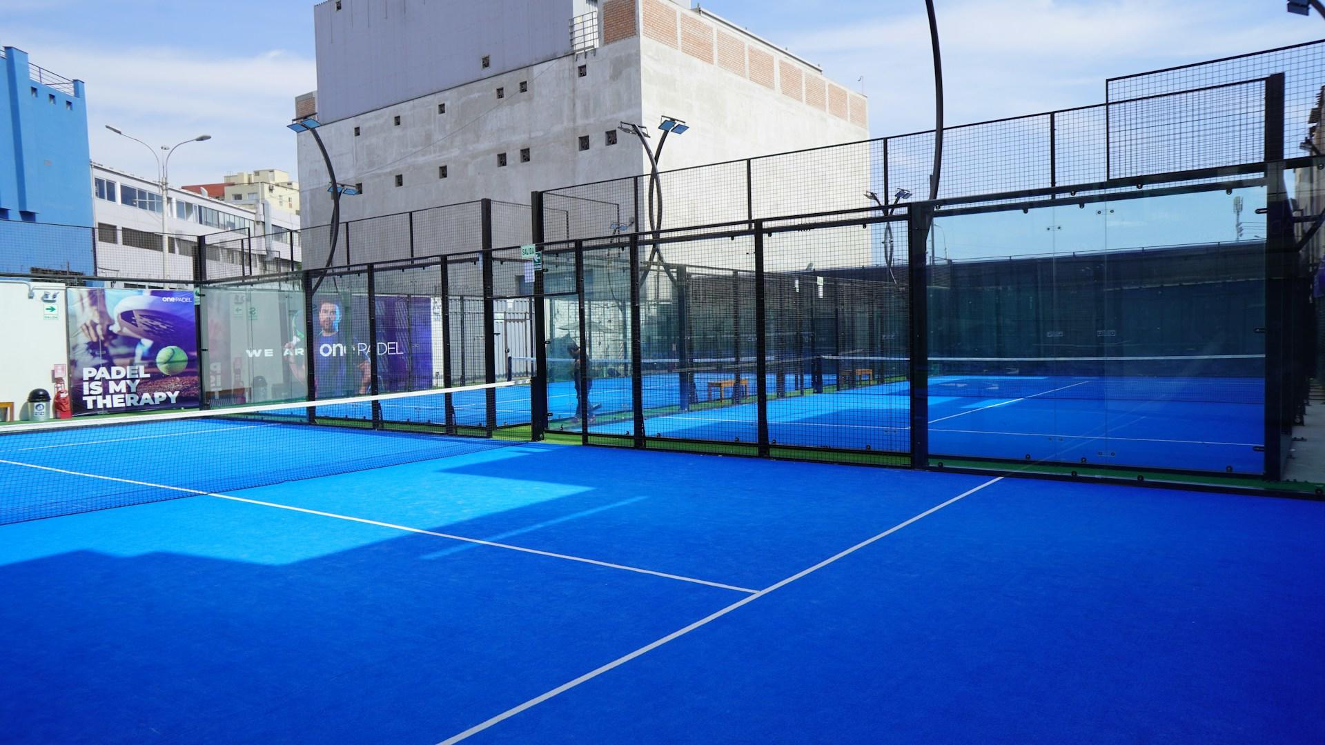 visão lateral de um campo de padel