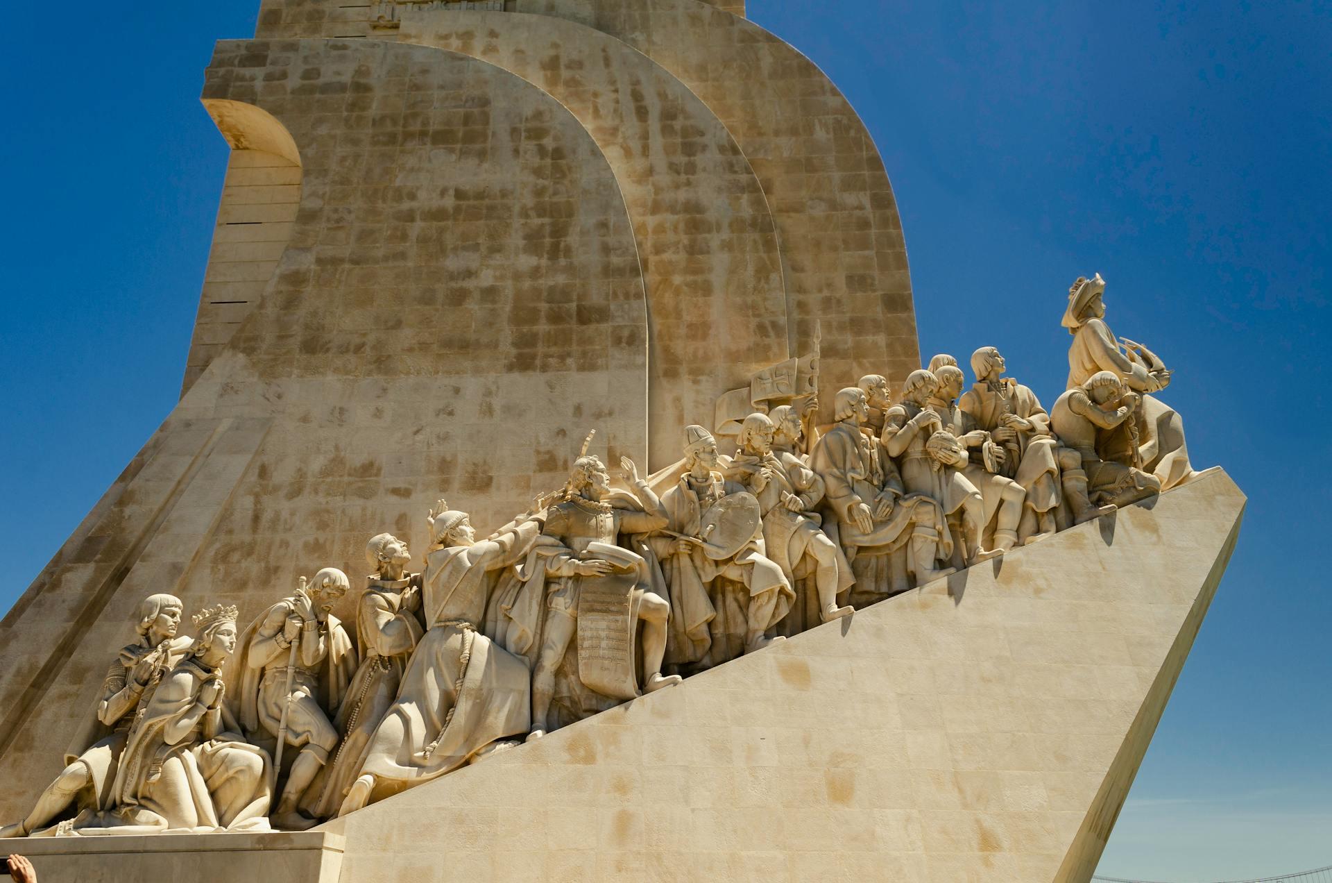 lateral do monumento dos descobrimentos
