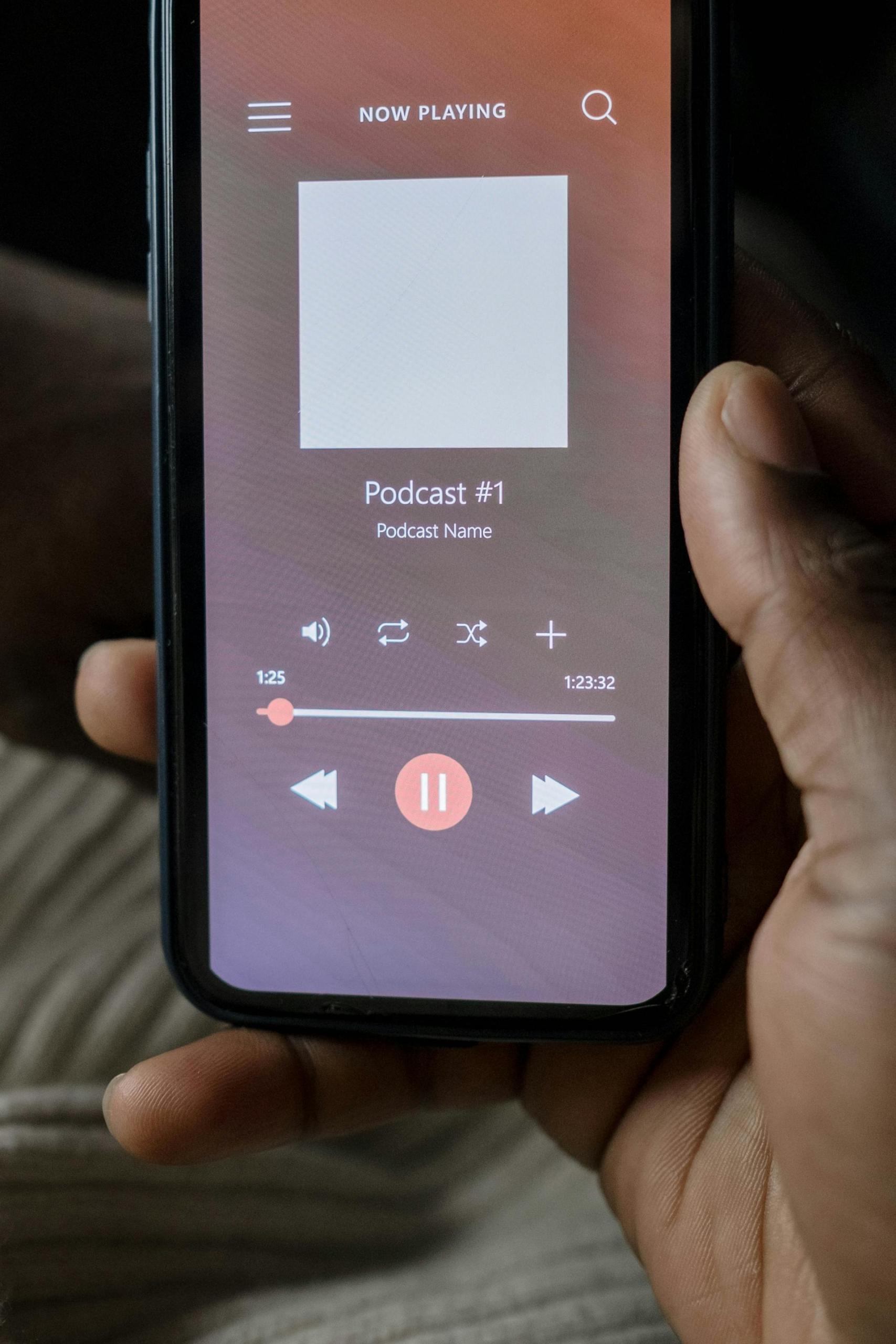ecrã de telemóvel com podcast