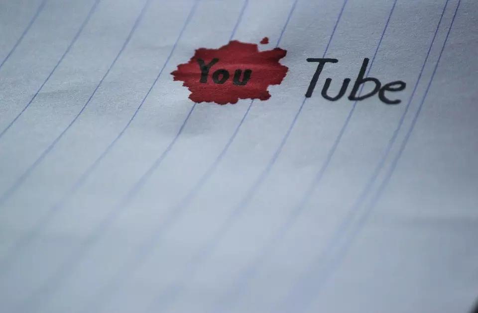 Vídeos no youtube ajudam muito os alunos.