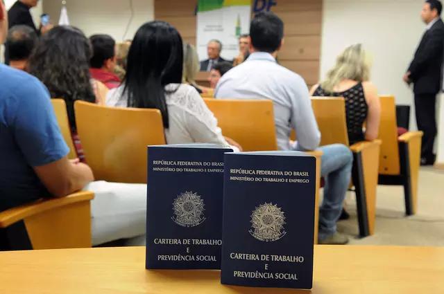 O professor autônomo pode ser Microempreendedor Individual.