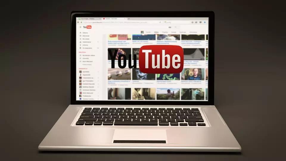 Aulas online de alemão podem ser encontradas no Youtube.