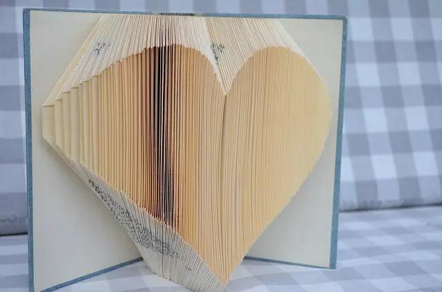 As livrarias e sebos estão cheias de título sobre corte e costura.