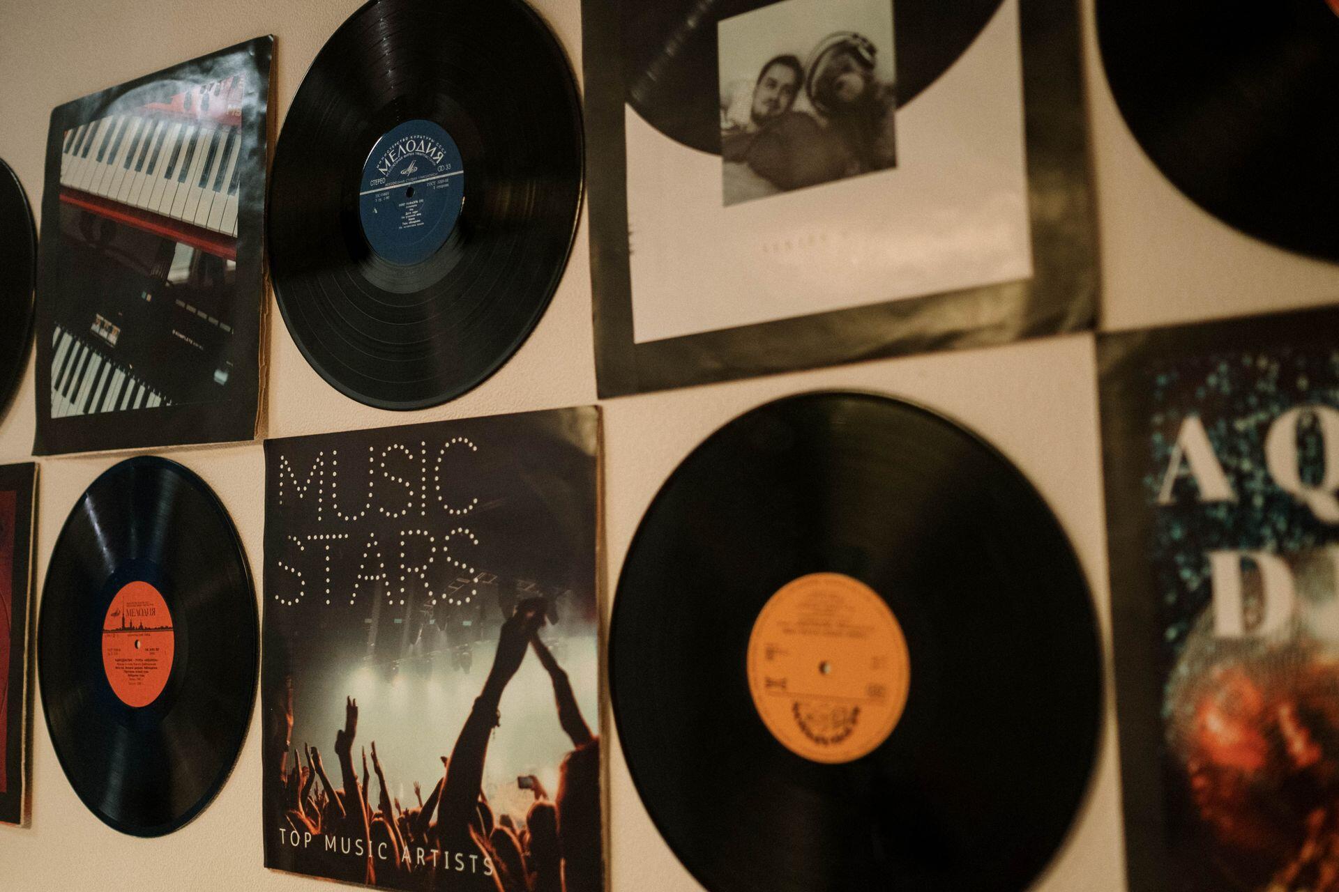 vinil e embalagem em parede