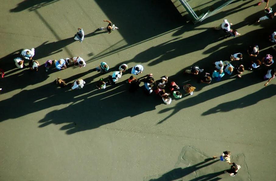 fila de pessoas