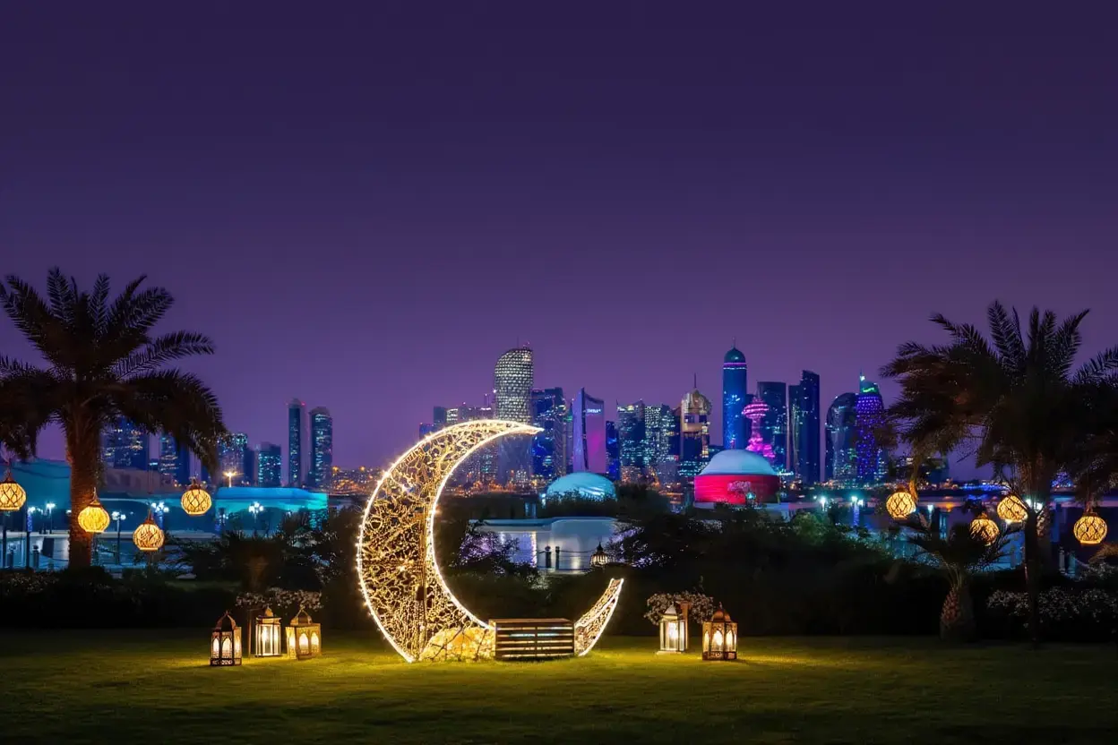 أجواء رمضان في قطر مع الزينة والإضاءة الليلية