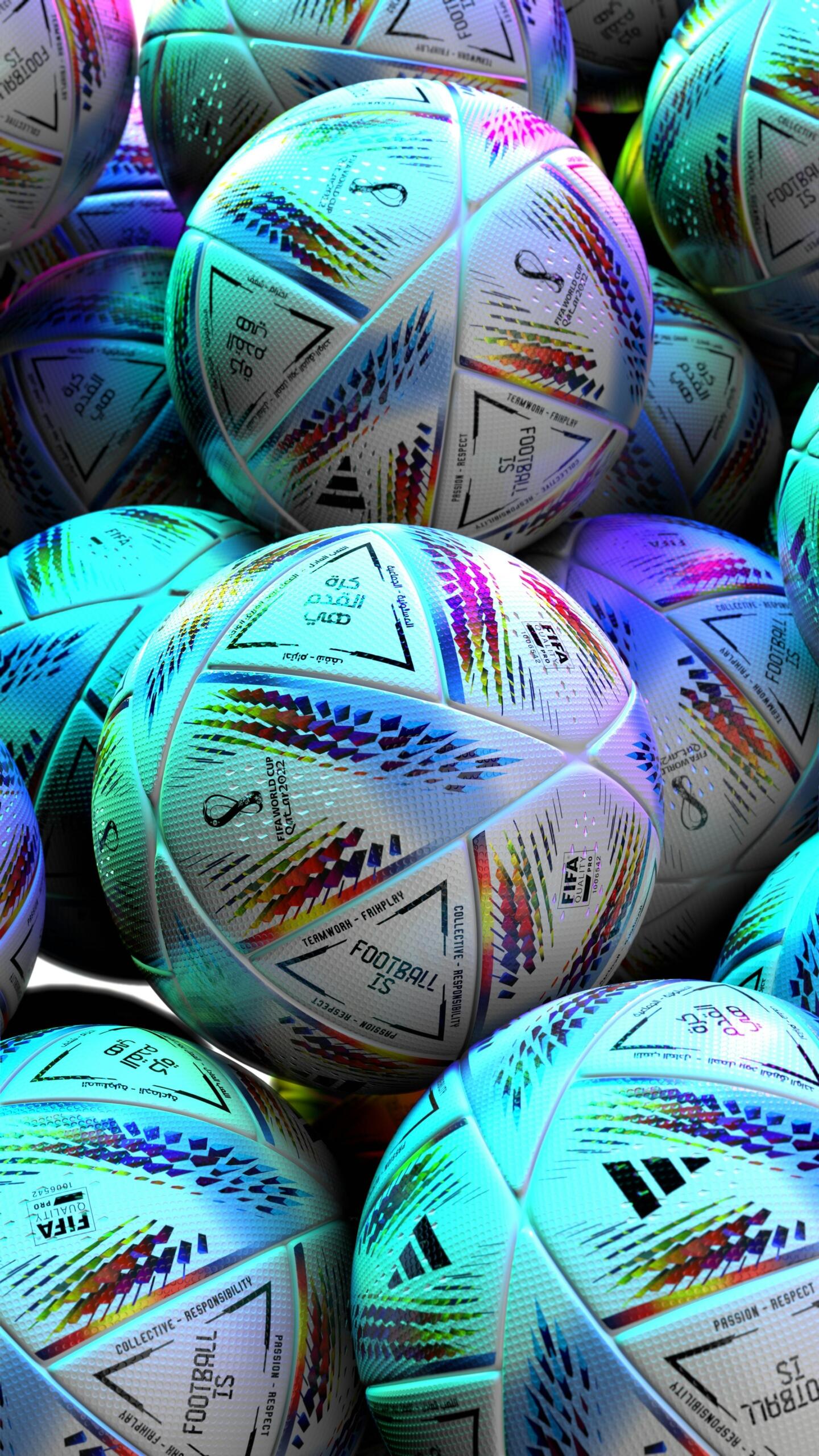 حول كرة القدم، من تعلّم الأساسيات إلى تطوير المهارات والتكتيكات