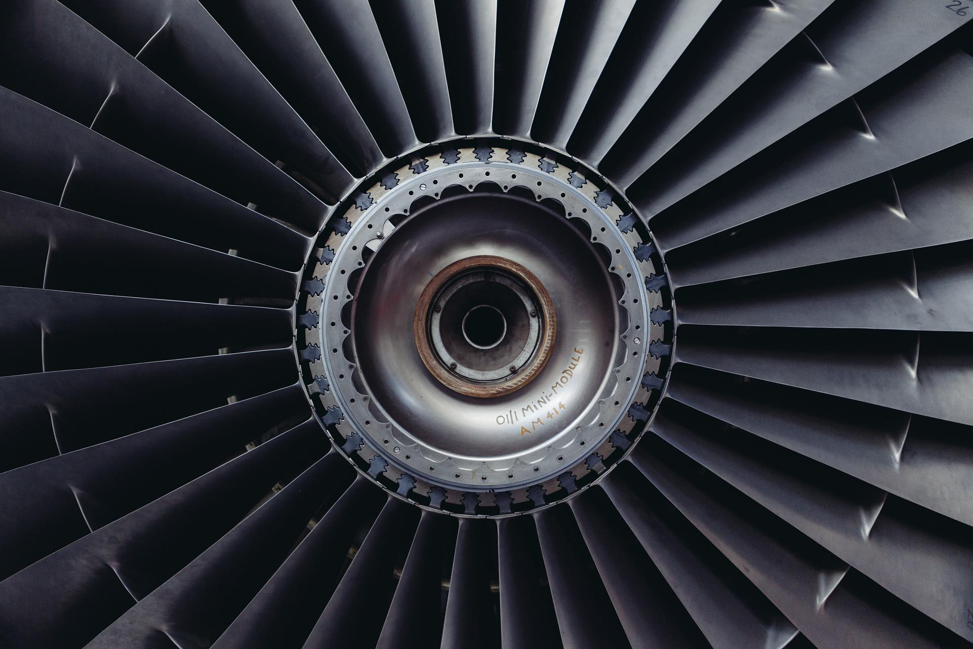 Qu'est-ce qu'un champ électromoteur ?