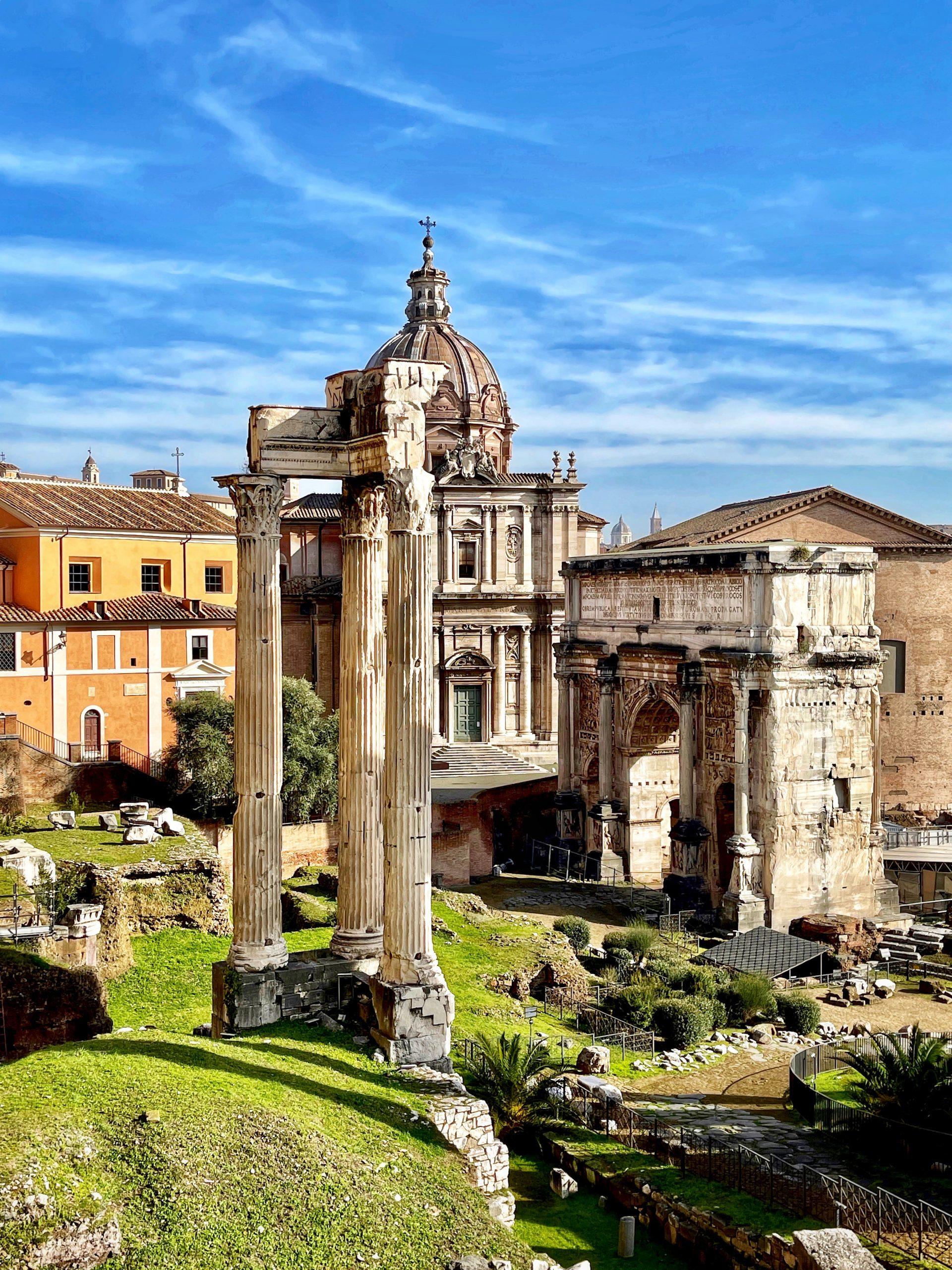 Un panorama des ruines de Rome.