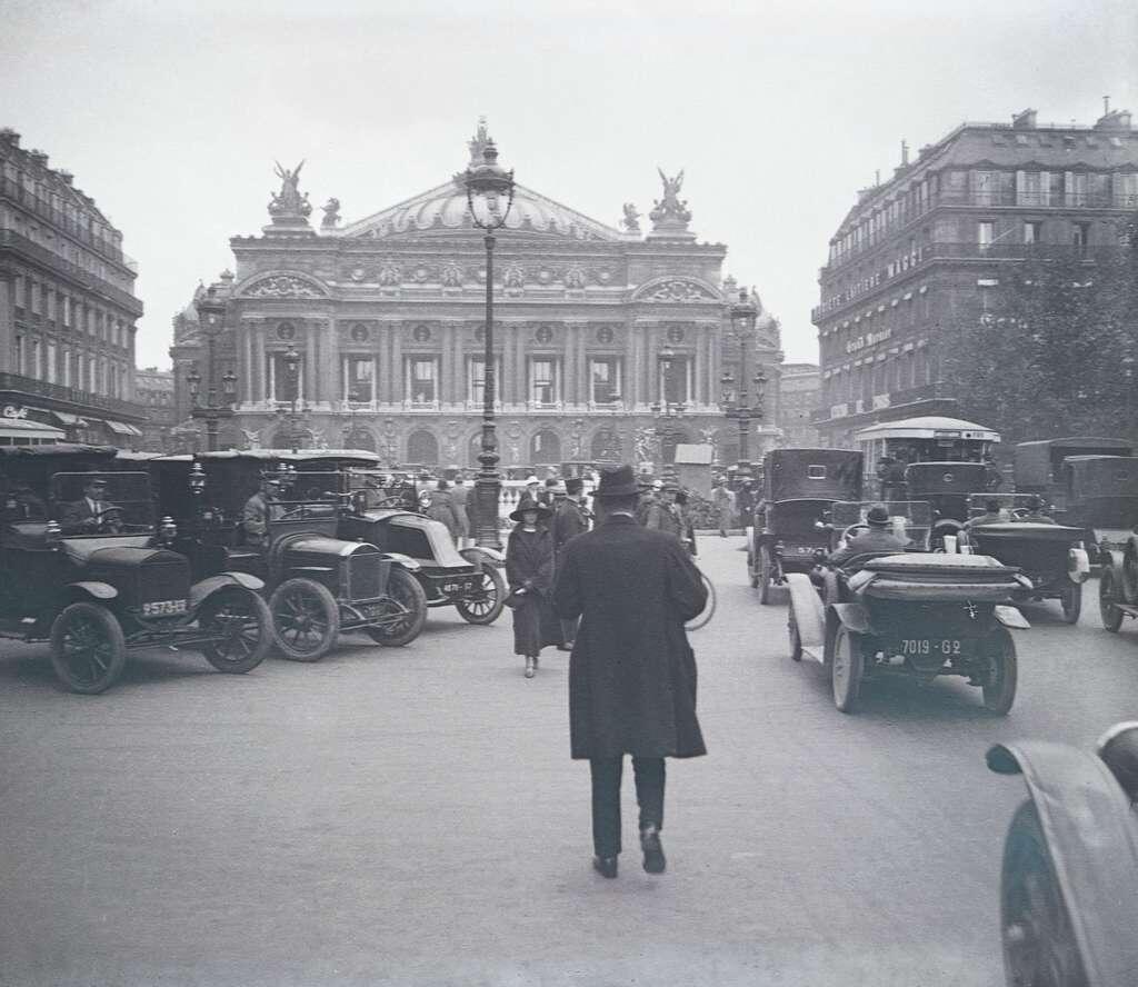vue de l'Opéra Granier depuis la place de l'opéra C. 1900