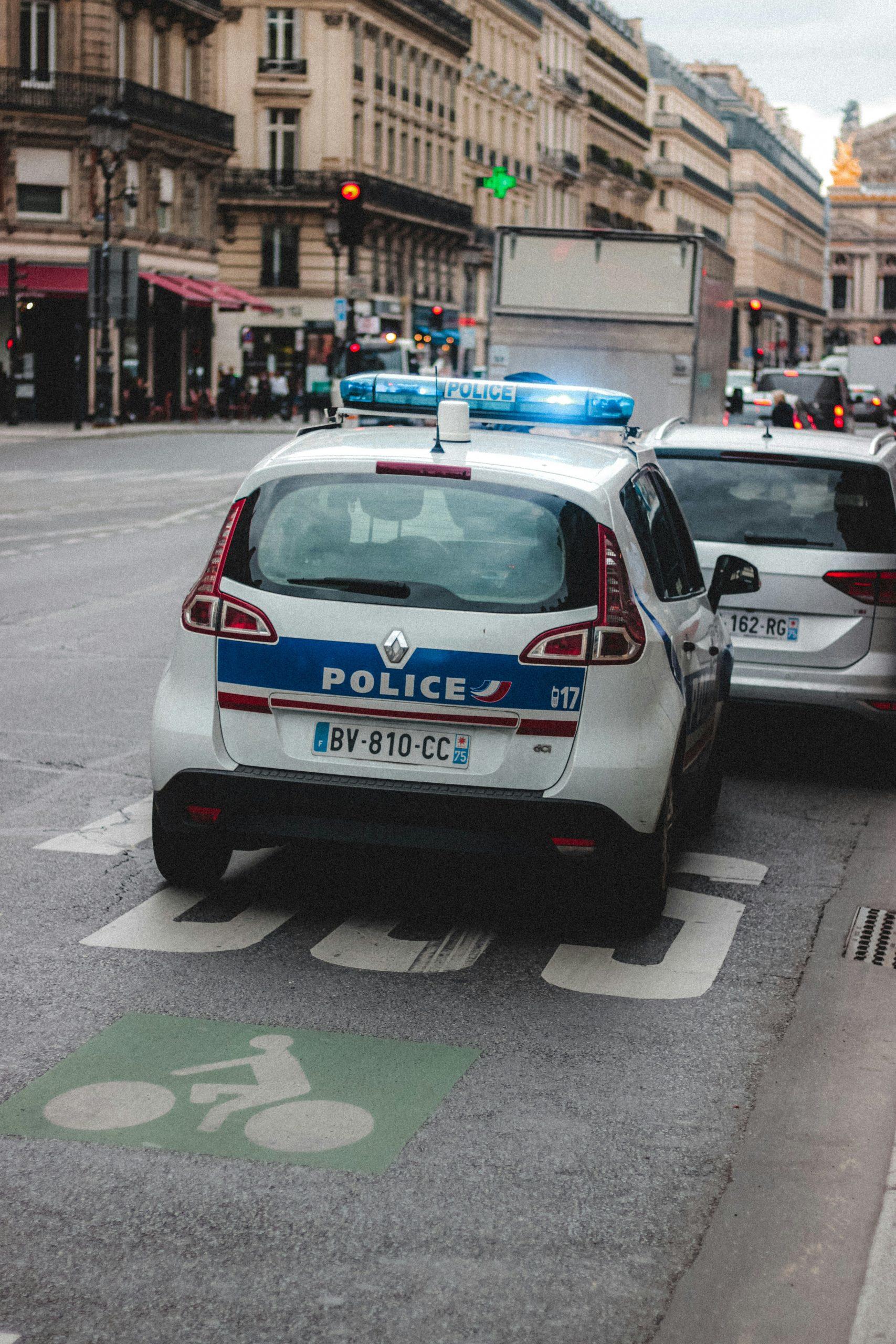 Une voiture de police en France