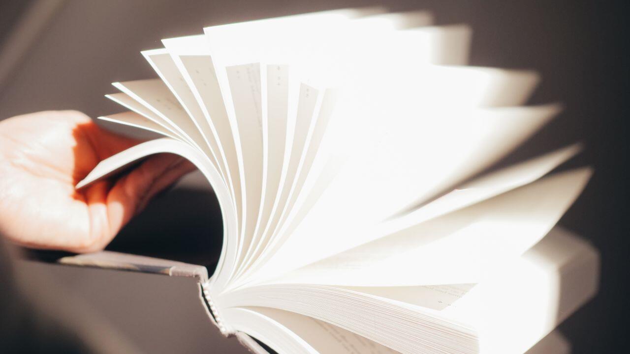 livre dont les pages se tournent