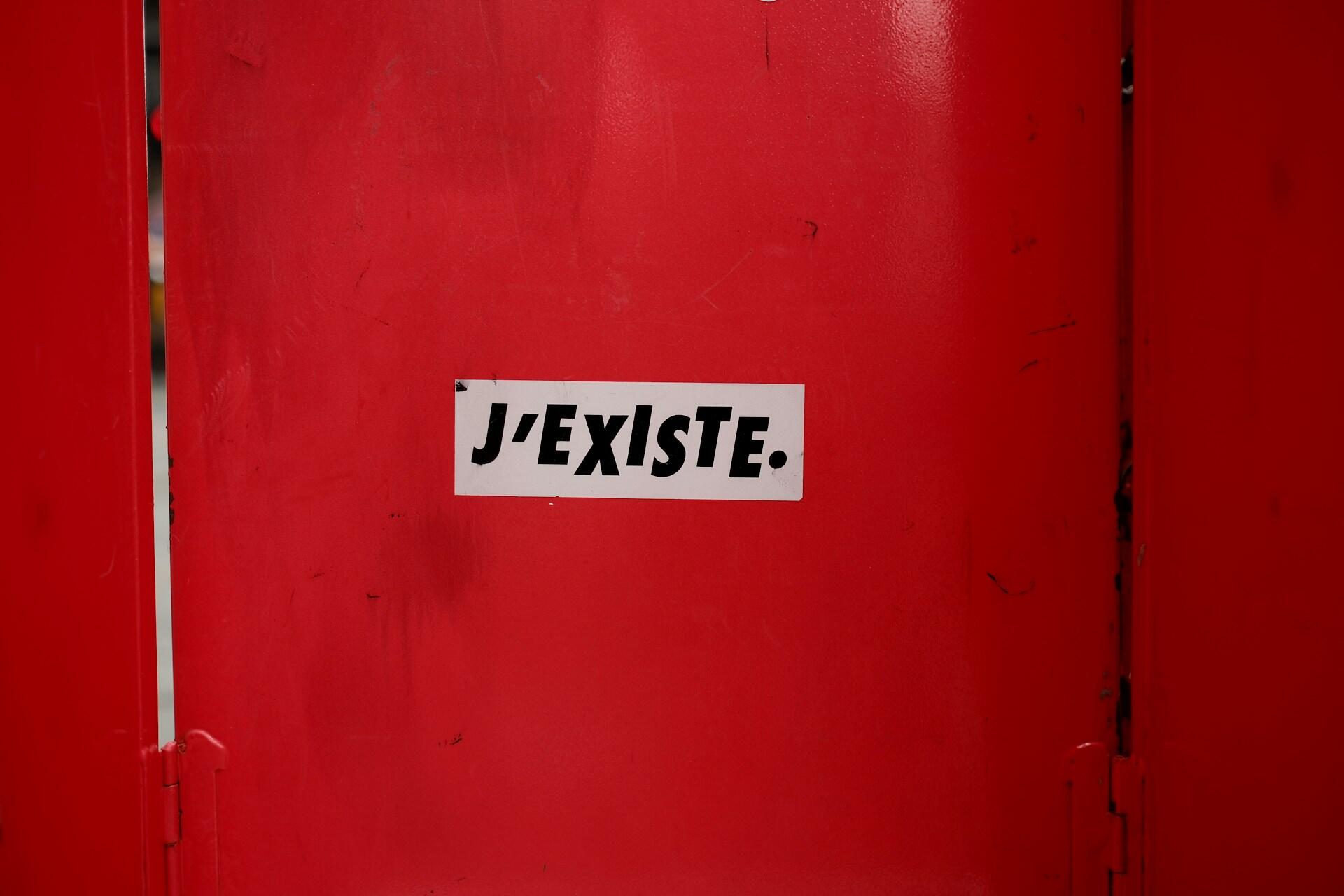 exister rouge