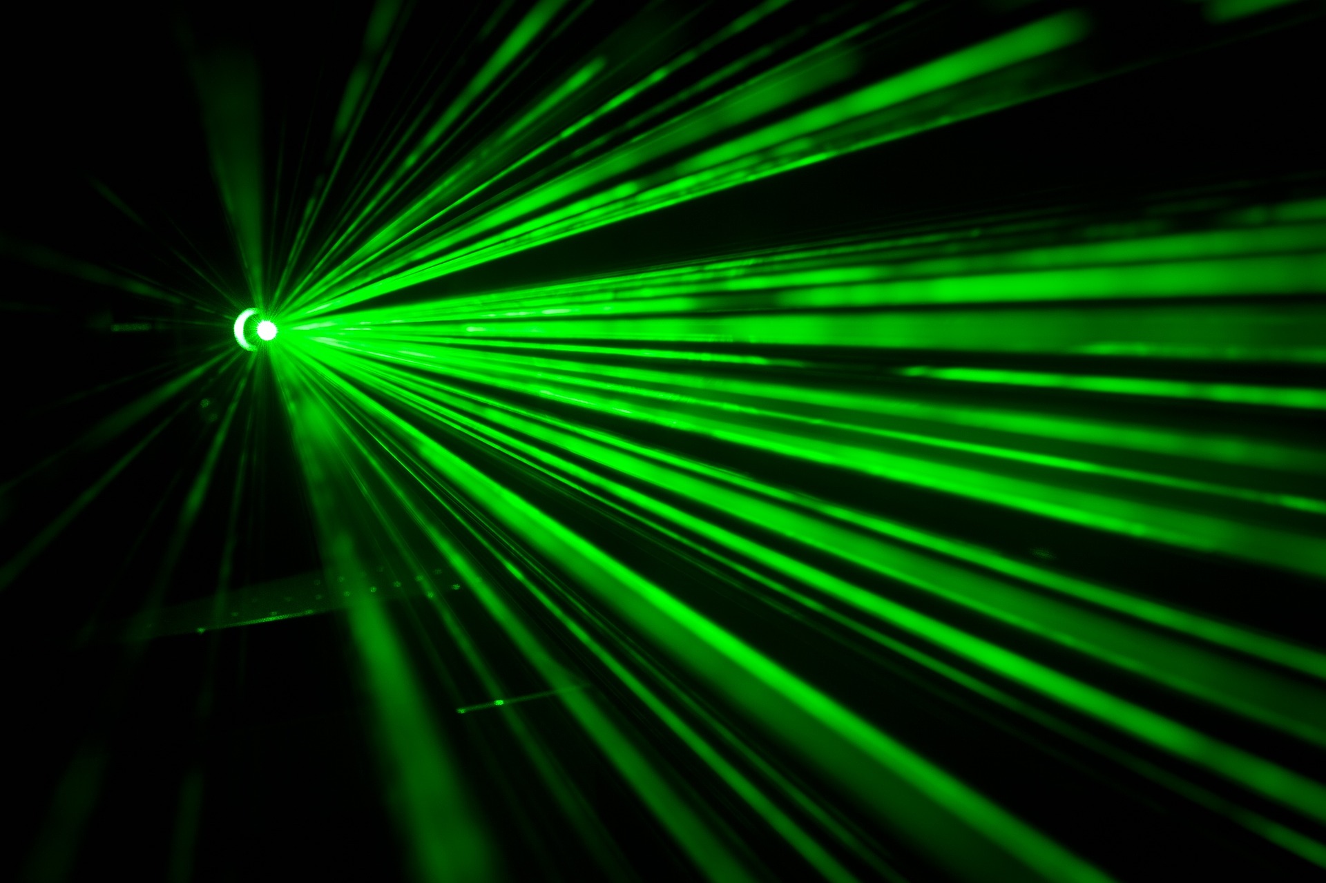 Pourquoi ne faut-il pas mettre un laser dans l'oeil ?