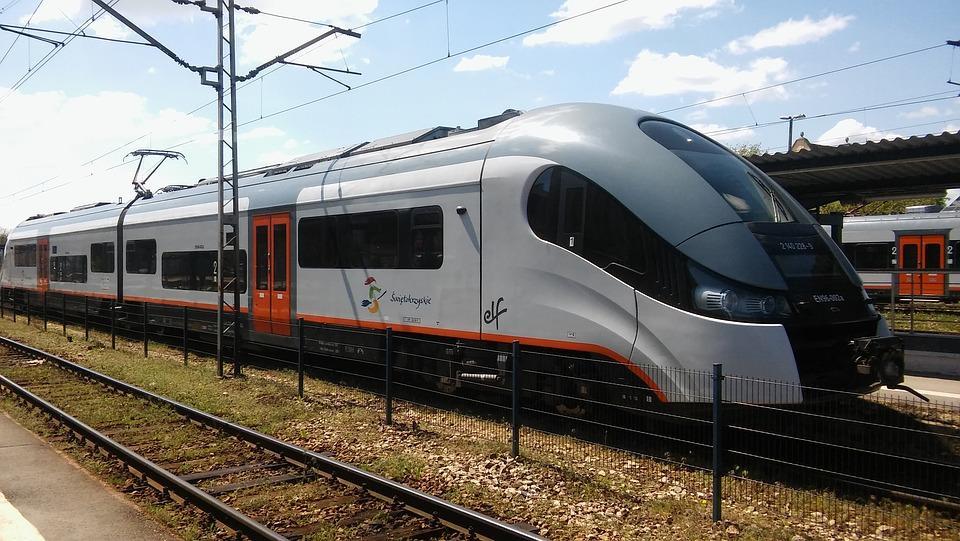 Quel référentiel choisir pour étudier la vitesse d'un train ?