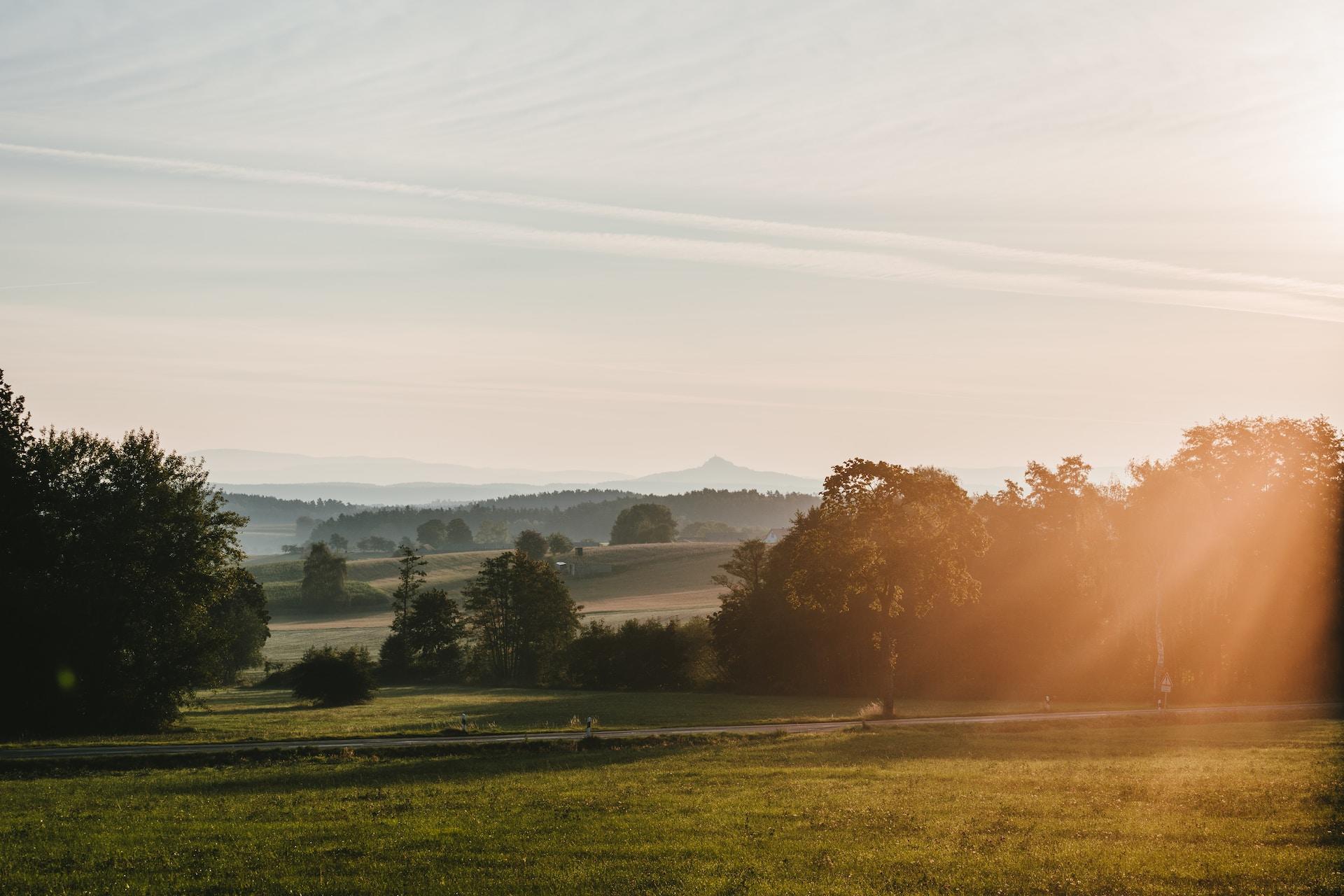 paysage de la campagne en fin de soirée