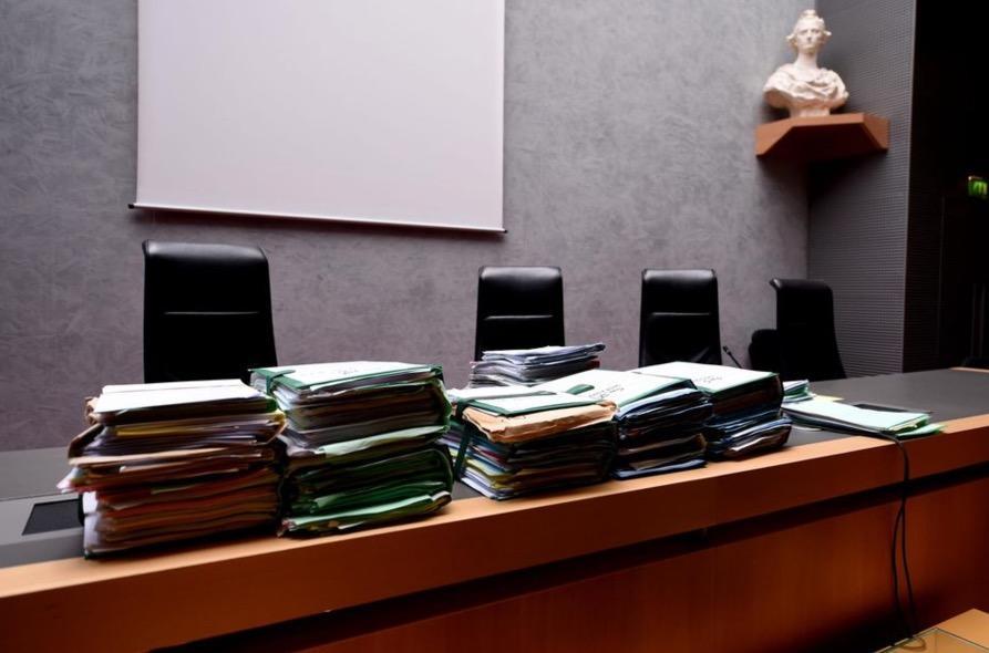 L'article 60 du code de procédure pénale dispose que « l'action publique est mise en mouvement et exercée par le Ministère public.