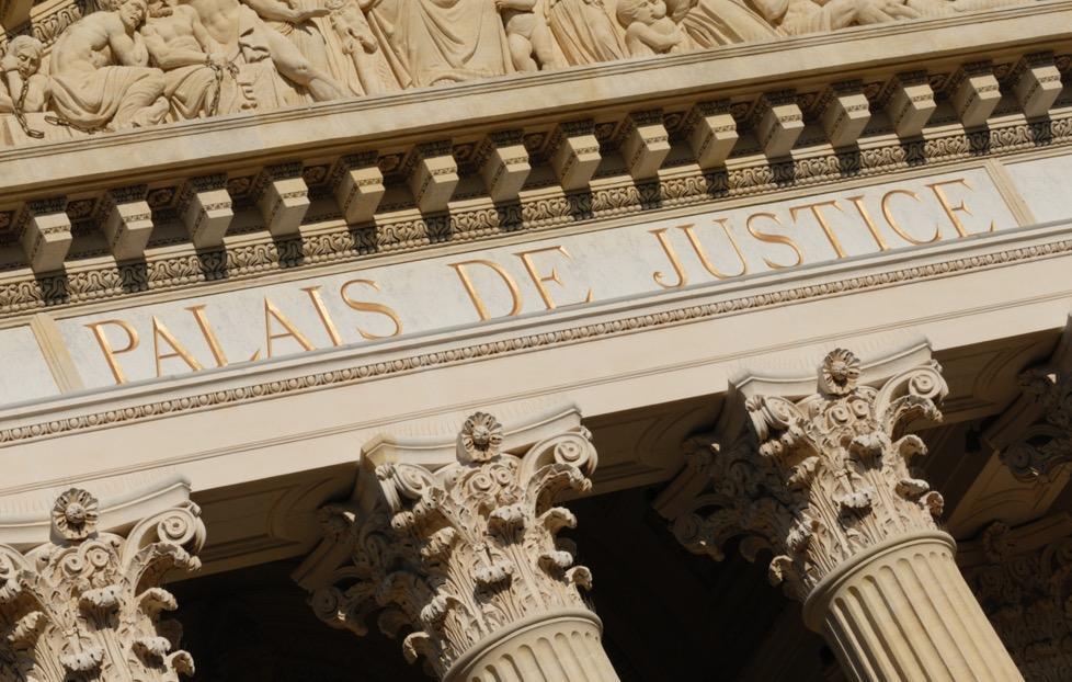  "Proroger", c'est maintenir une situation donnée après la date à laquelle elle devait initialement ou cesser ou disparaître.