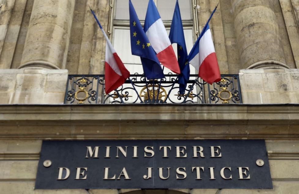 Un tel acte possède l'autorité de chose jugée (voir ce mot) et a force exécutoire.