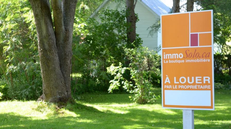  La propriété d'une chose soit mobilière, soit immobilière, donne droit sur tout ce qu'elle produit, et sur ce qui s'y unit accessoirement soit naturellement, soit artificiellement.