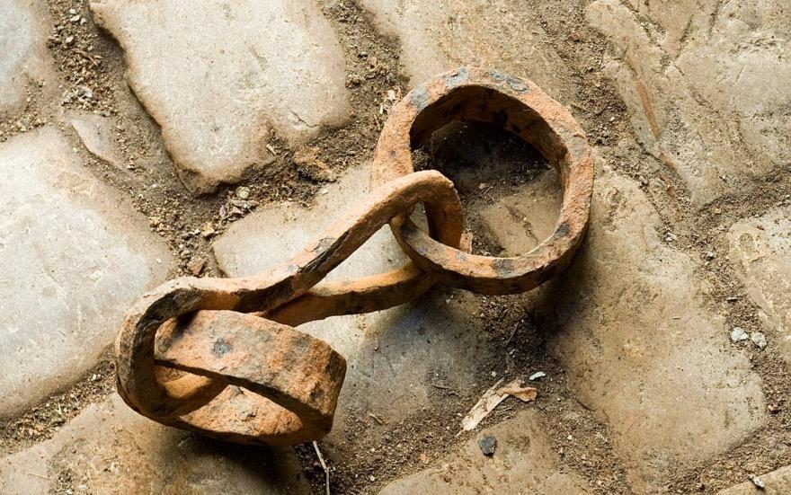 Consacré un régime autonome de sûreté réelle pour autrui distinct des règles du cautionnement dans un arrêt de la Chambre mixte 2 décembre 2005.