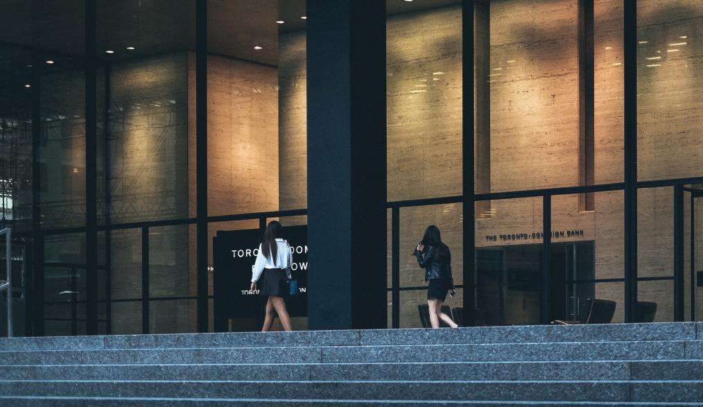 Comment engager la responsabilité d'une personne morale (une société ou un entité publique) ?