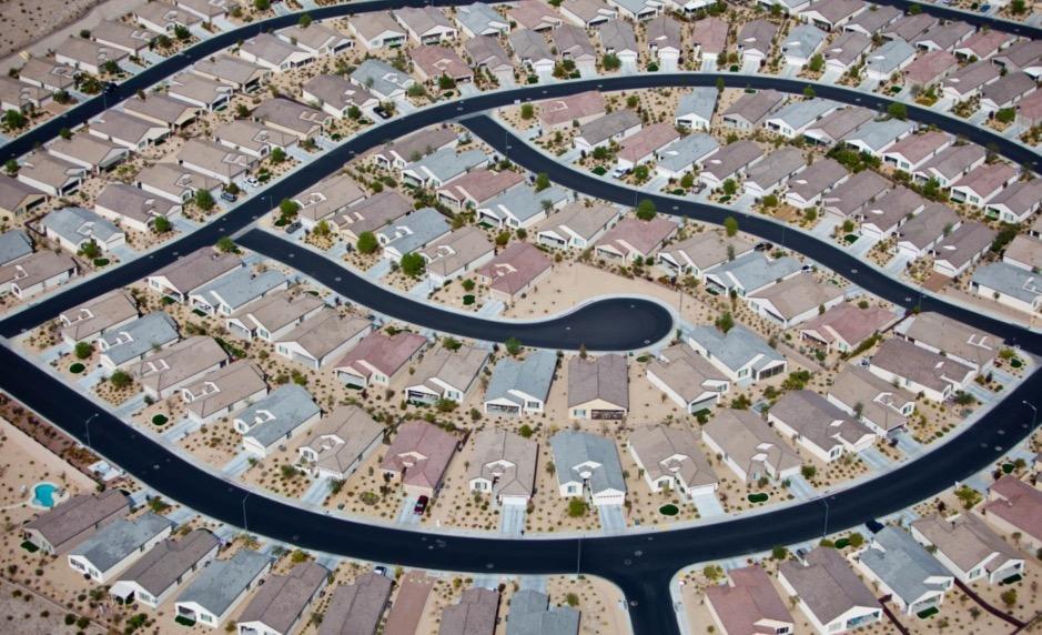 La vente de propriétés foncières en lots.