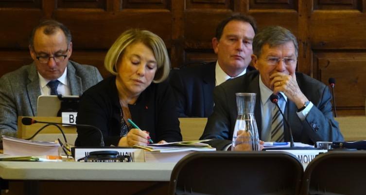 Le plus souvent c'est qu'il existe peut-être un droit de préférence, dit droit de préemption, qui permet à la commune d'acquérir le bien en priorité sur l'acquéreur initial.