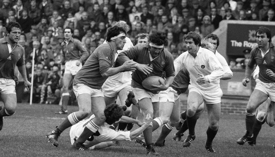 En hommage aux rugbymen tombés lors de la Première Guerre mondiale, la Fédération française de rugby a decidé en 1922 de leur consacrer un monument.