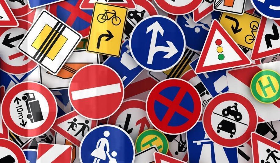 Pour aller dans le sens de la thèse de Péquignot, on peut citer le contrat d’agent non titulaire dans le SP.