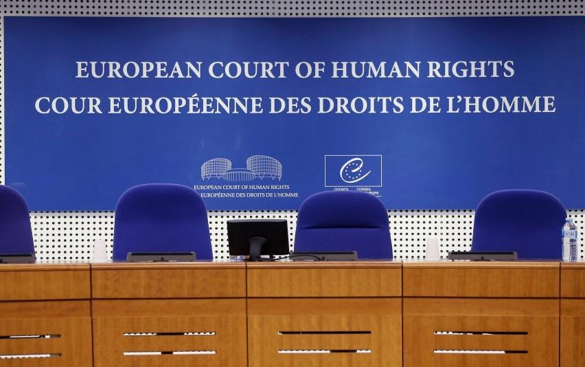 Loin de s'arrêter aux législations nationales, la Cour emprunte un chemin totalement différent, guidée par le souci d'être efficace, pragmatique.
