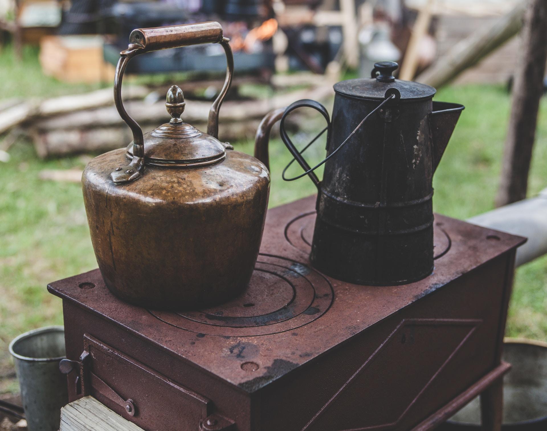 casserole et cafetière en cuivre et fer 