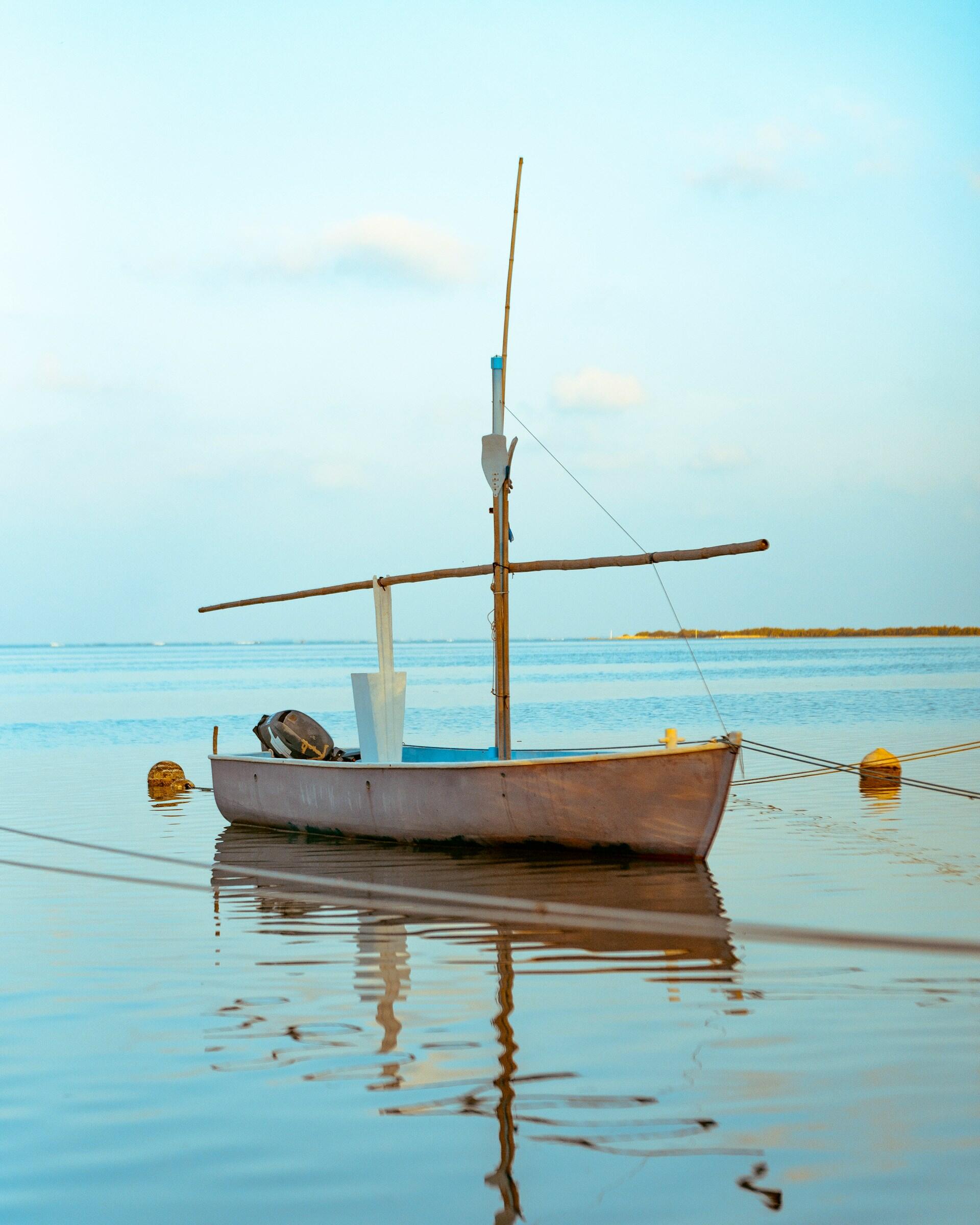 barque pêche claire eau