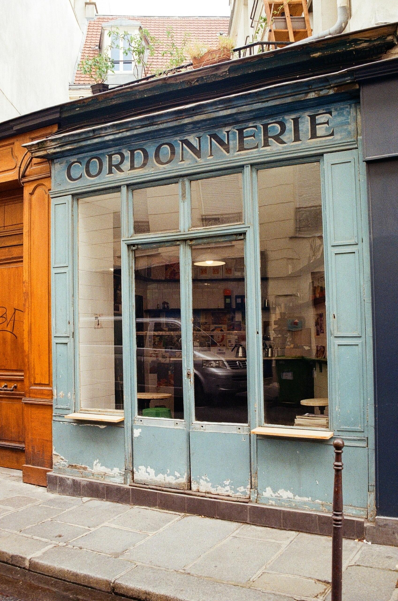 vieux Paris café
