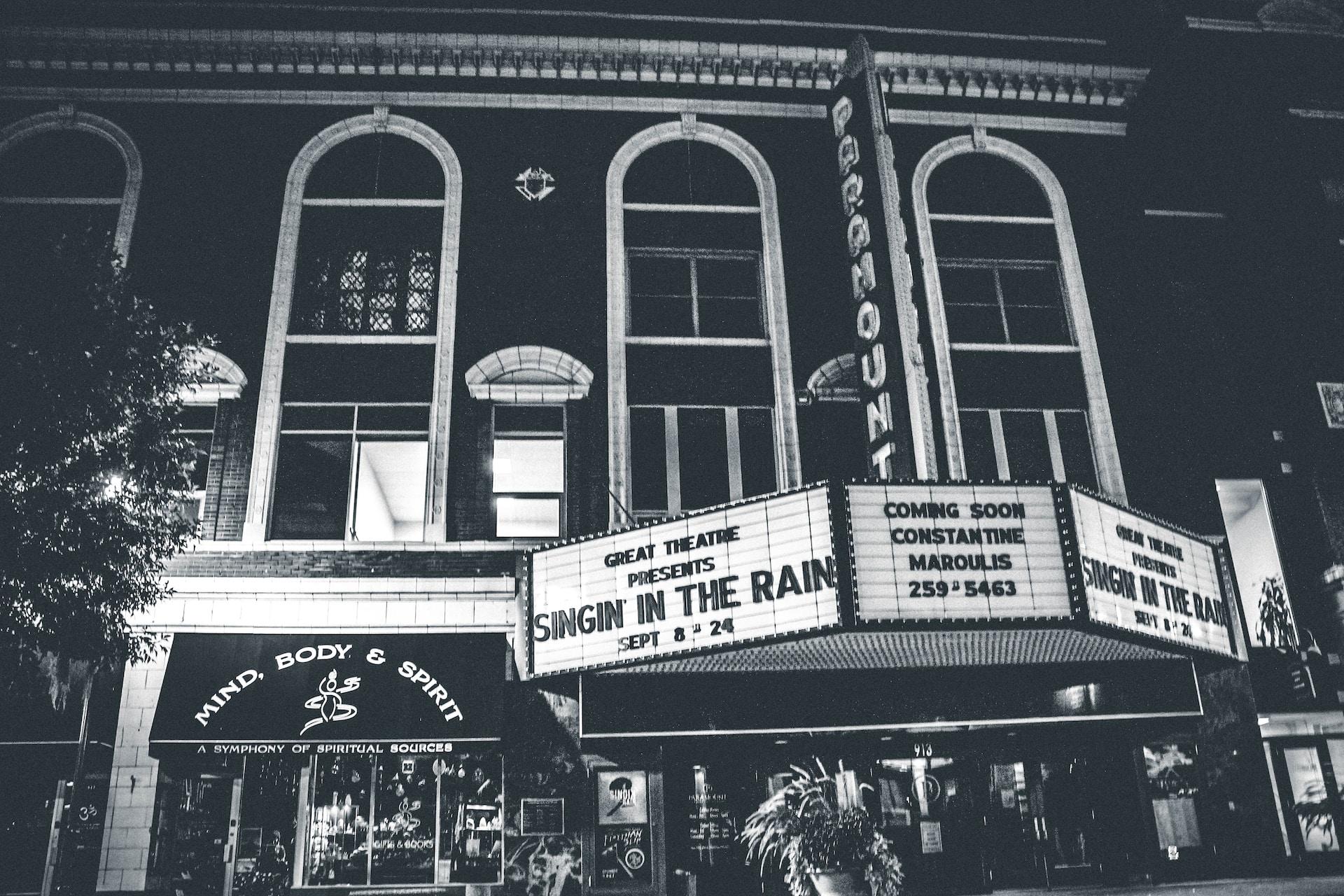 vieux cinéma en noir et blanc