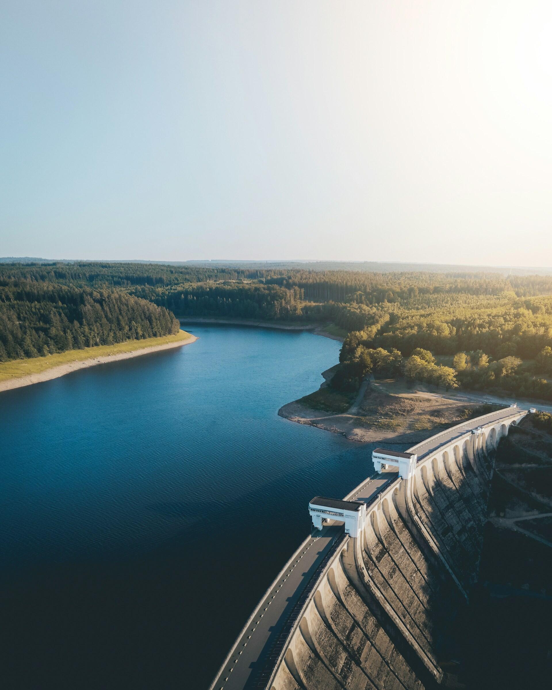 barrage eau lac
