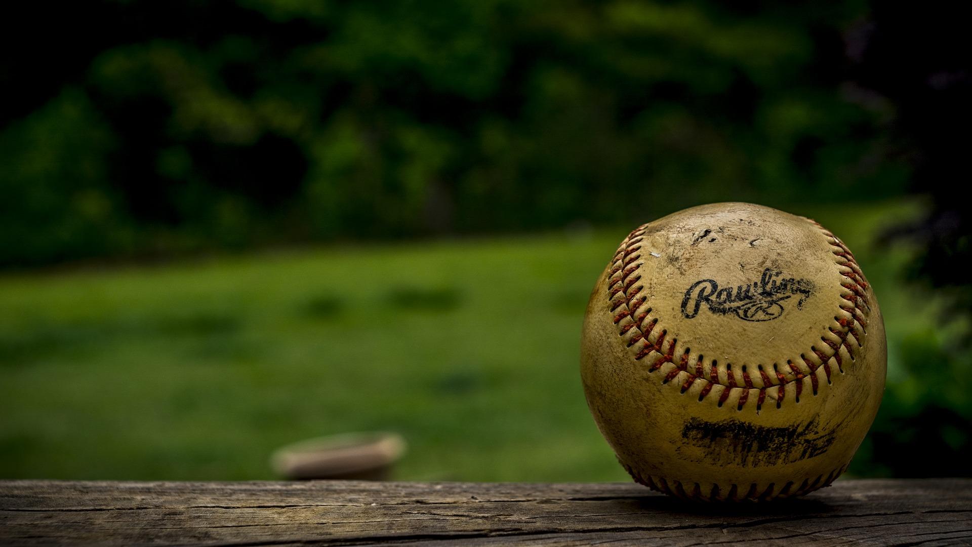 Qui regarde le baseball ?