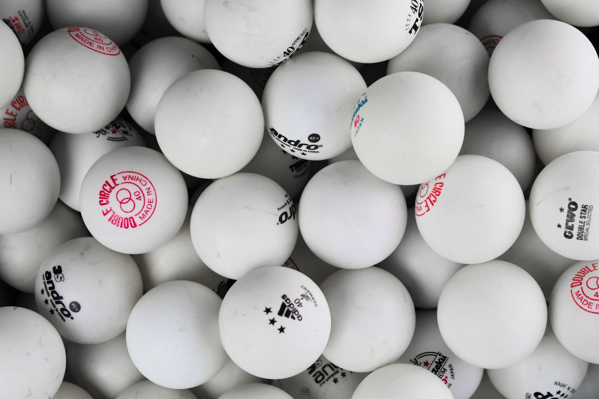 Comment est fabriquée une balle de ping-pong ?