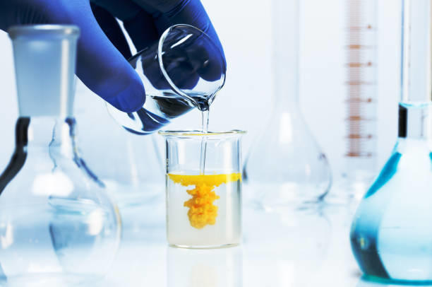 Deux liquides mélangés dans un récipient 