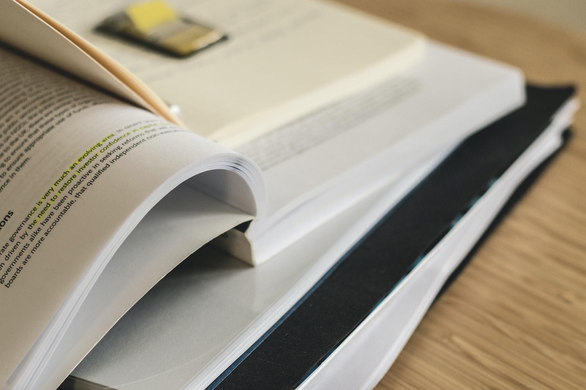 livres les uns sur les autres